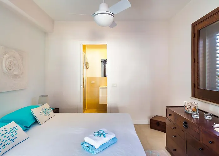 Cala Mancina Villa *