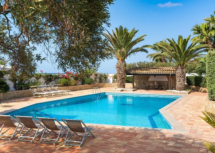 Cala Mancina Villa *